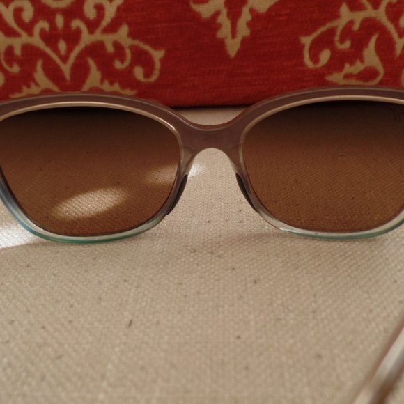 Maui Jim HONI in Sandstone/Blue Frame and Bronze Lens - Picture 8 of 10